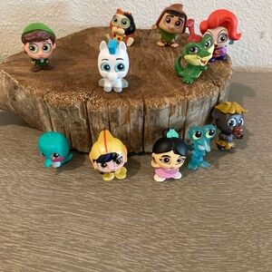 Variety set of 11 Doorables Colorful Kids Toy Figurine Set